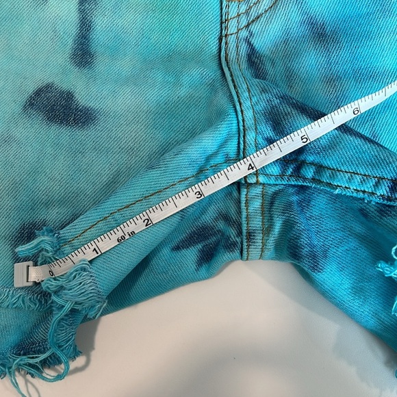 Levi’s - vintage tie dye cheeky shorts, higher rise - Picture 6 of 6